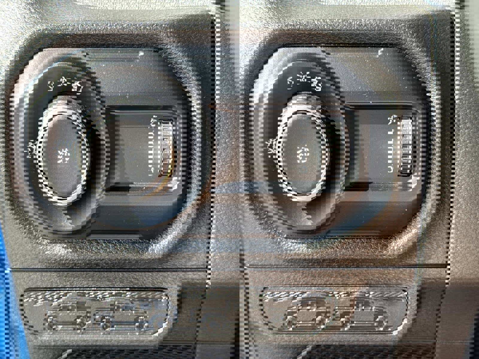 Used 2025 Jeep Wrangler Sport image 46