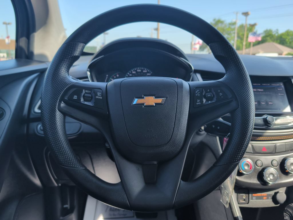 Used 2020 Chevrolet Trax LS w/ Tint and Cruise Package FWD image 11