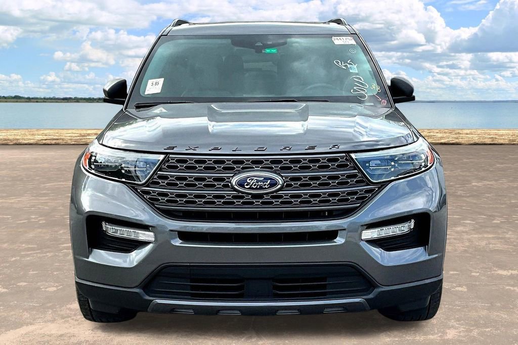 Used 2021 Ford Explorer XLT w/ Equipment Group 202A image 4