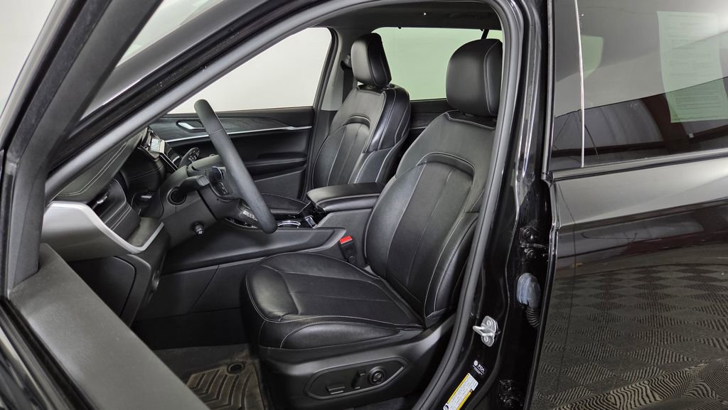 Used 2023 Jeep Grand Cherokee L Limited w/ Luxury Tech Group II AWD/4WD image 17