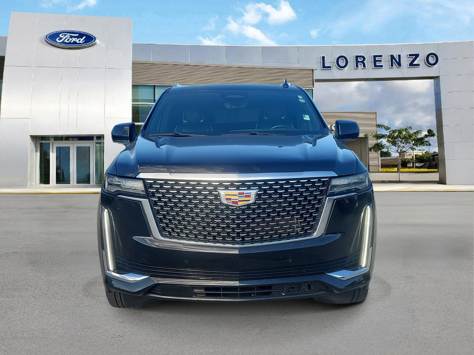 Used 2022 Cadillac Escalade Premium Luxury w/ Performance Package AWD/4WD image 2