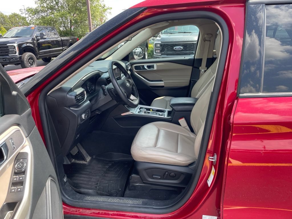 Used 2021 Ford Explorer XLT w/ Equipment Group 202A AWD/4WD image 9