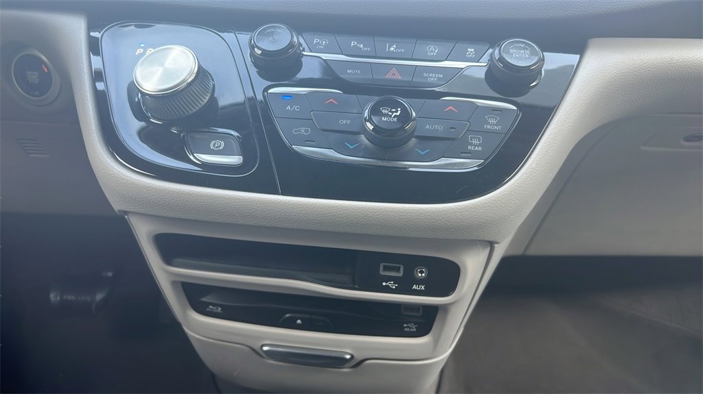Used 2020 Chrysler Pacifica Touring-L Plus w/ Advanced Safetytec Group image 23