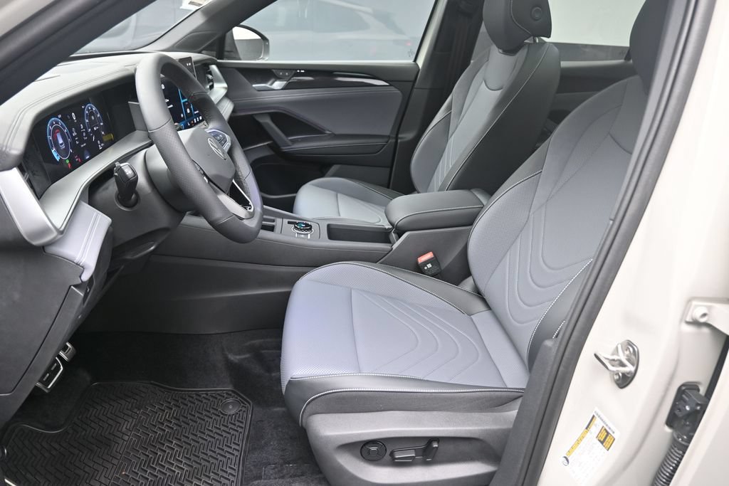 New 2026 Volkswagen Tiguan SE R-Line FWD image 18