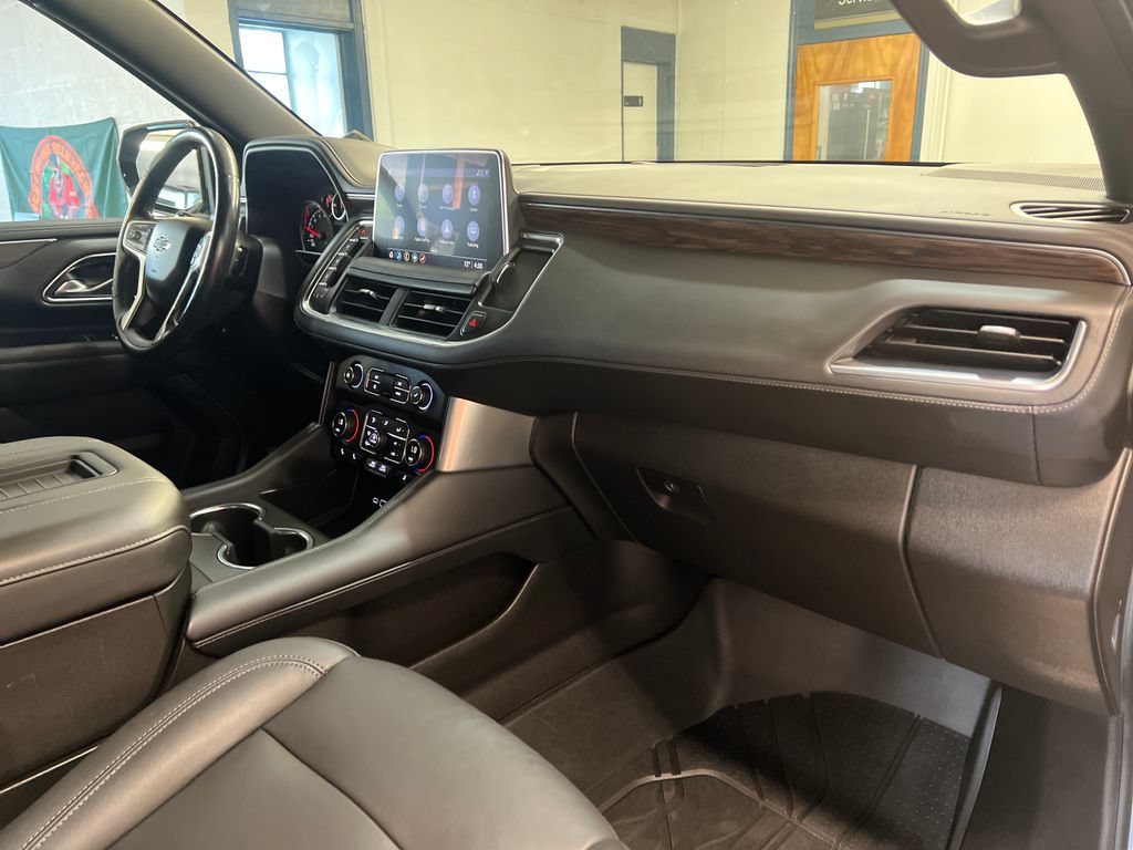 Used 2021 Chevrolet Tahoe Z71 w/ Luxury Package AWD/4WD image 45
