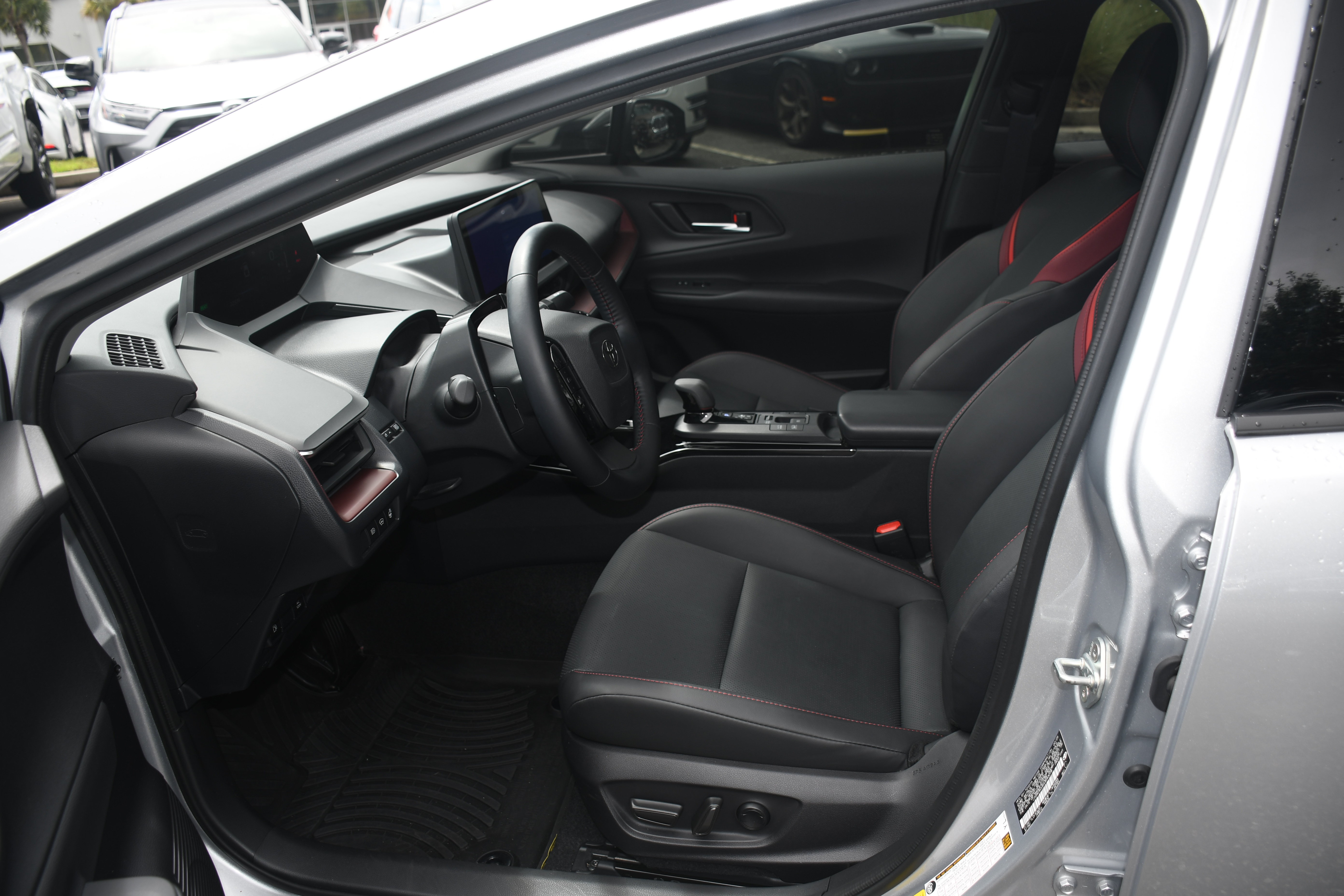 Certified 2025 Toyota Prius Plug-In Hybrid FWD image 8