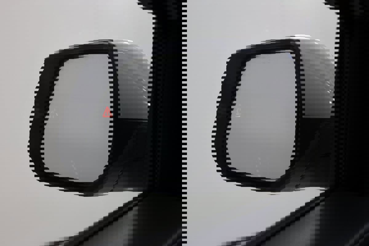 Used 2024 Kia Niro EX image 16