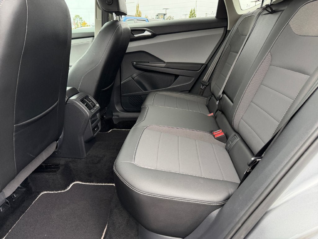 Used 2023 Volkswagen Taos SE w/ Panoramic Sunroof Package AWD/4WD image 33