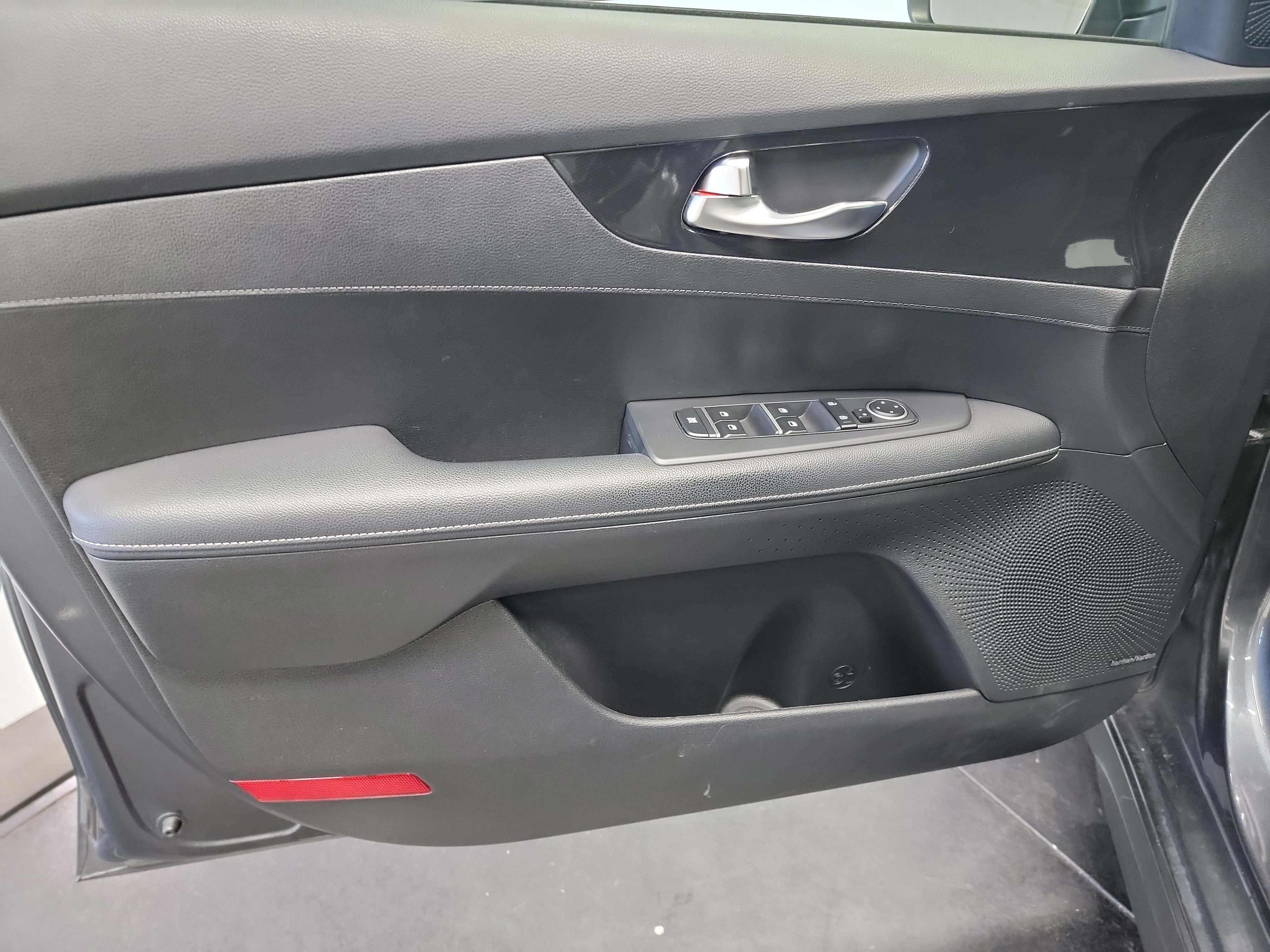Used 2023 Kia Forte GT-Line w/ GT-Line Premium Package FWD image 8
