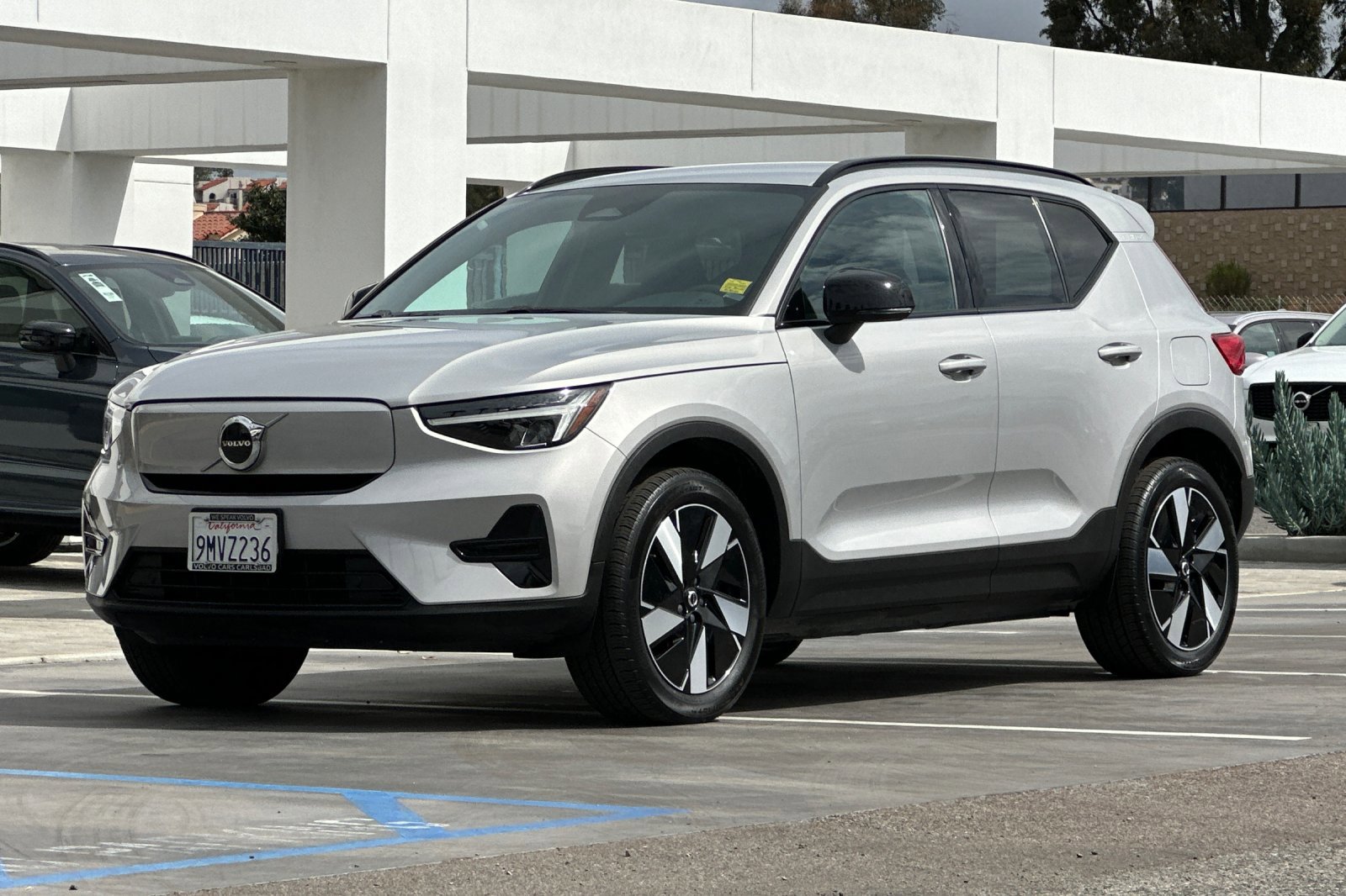 Certified 2024 Volvo XC40 Recharge Core w/ Protection Package Premier AWD/4WD image 8