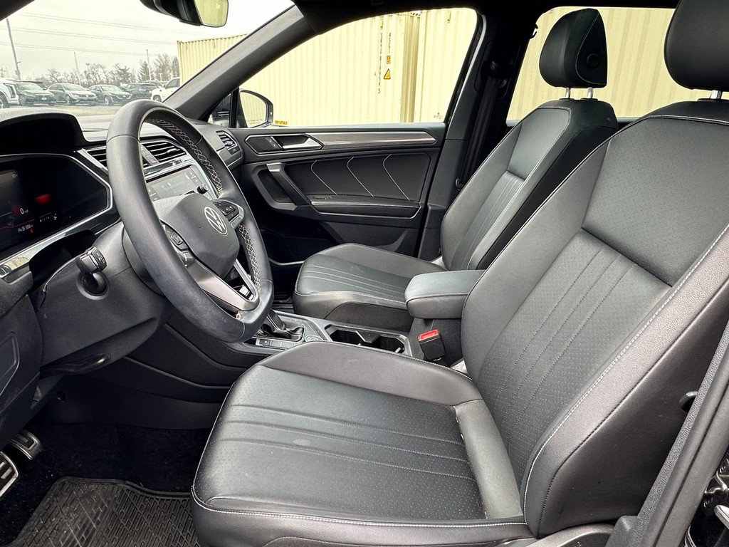 Used 2023 Volkswagen Tiguan SE R-Line image 5