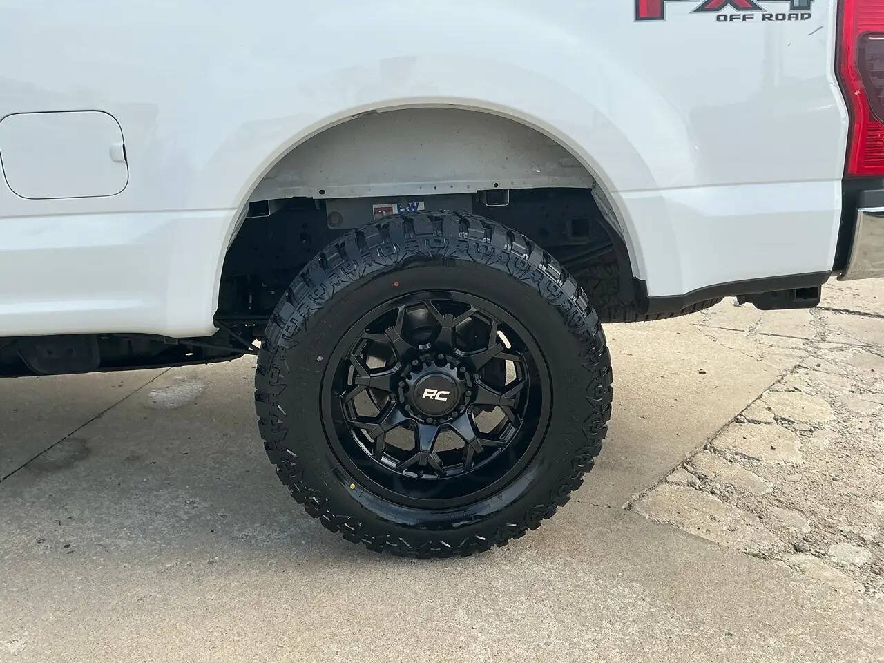 Used 2022 Ford F250 XLT w/ FX4 Off-Road Package AWD/4WD image 28