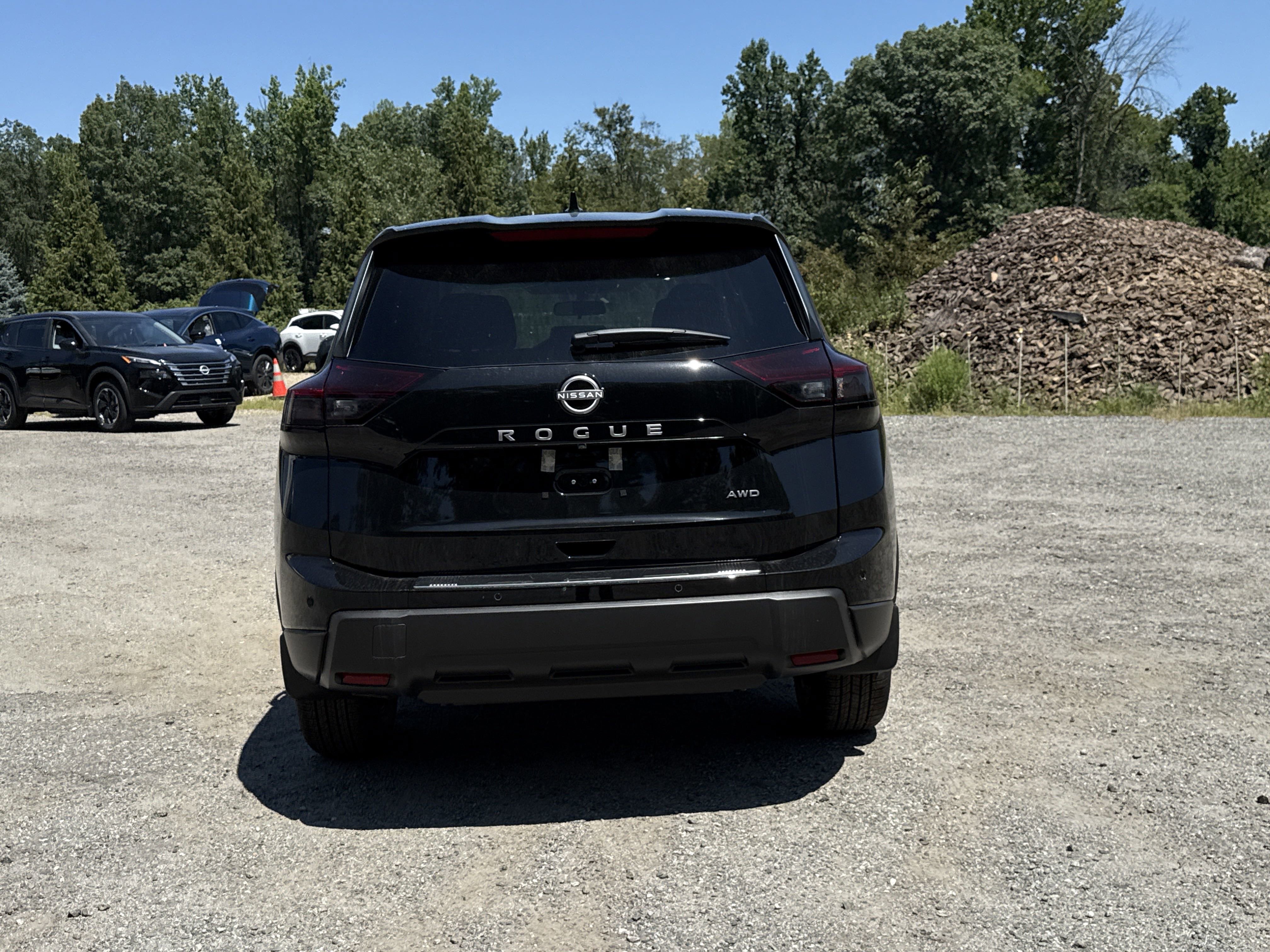 New 2025 Nissan Rogue SV image 5