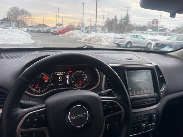 Used 2016 Jeep Cherokee Latitude w/ Cold Weather Group image 19