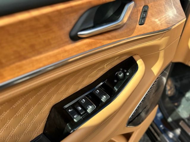 Used 2023 Jeep Grand Cherokee Summit image 13