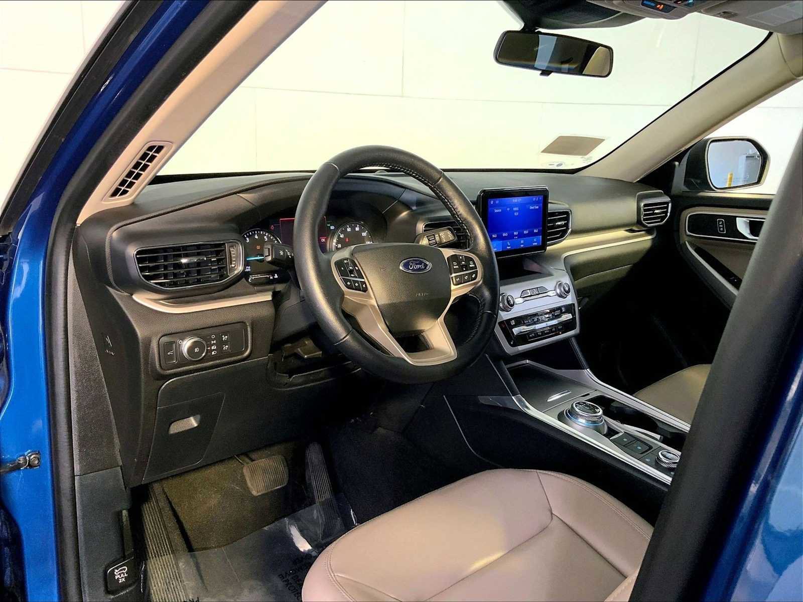 Used 2021 Ford Explorer XLT w/ Equipment Group 202A AWD/4WD image 4