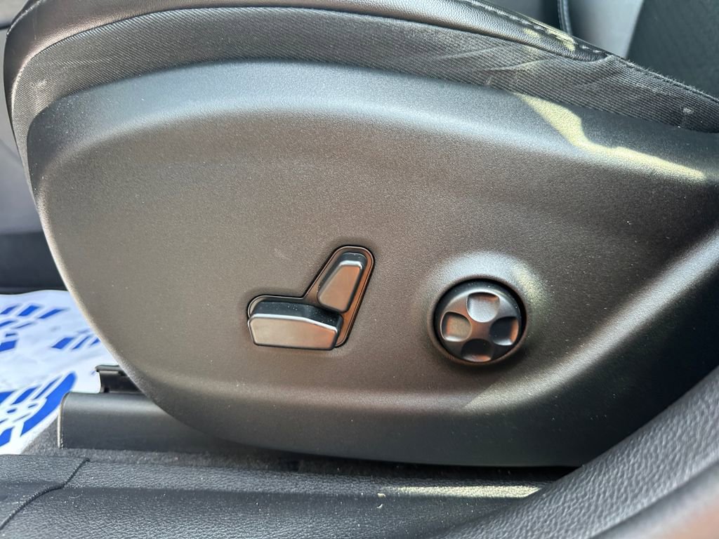 Used 2019 Jeep Cherokee Latitude Plus w/ Cold Weather Group image 16