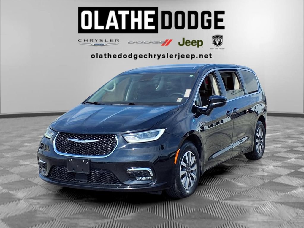 Used 2024 Chrysler Pacifica Limited FWD image 1