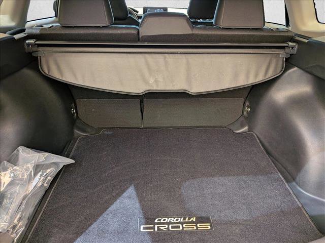 Used 2022 Toyota Corolla Cross LE w/ Moonroof Package FWD image 7