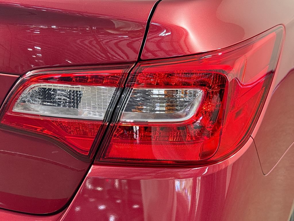 Used 2018 Subaru Legacy 2.5i Premium w/ Moonroof Package AWD/4WD image 32