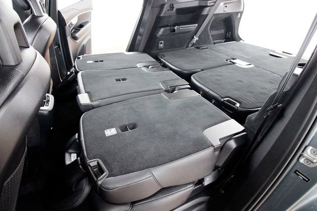 Used 2016 Volvo XC90 T6 Momentum w/ Momentum Plus Package image 26