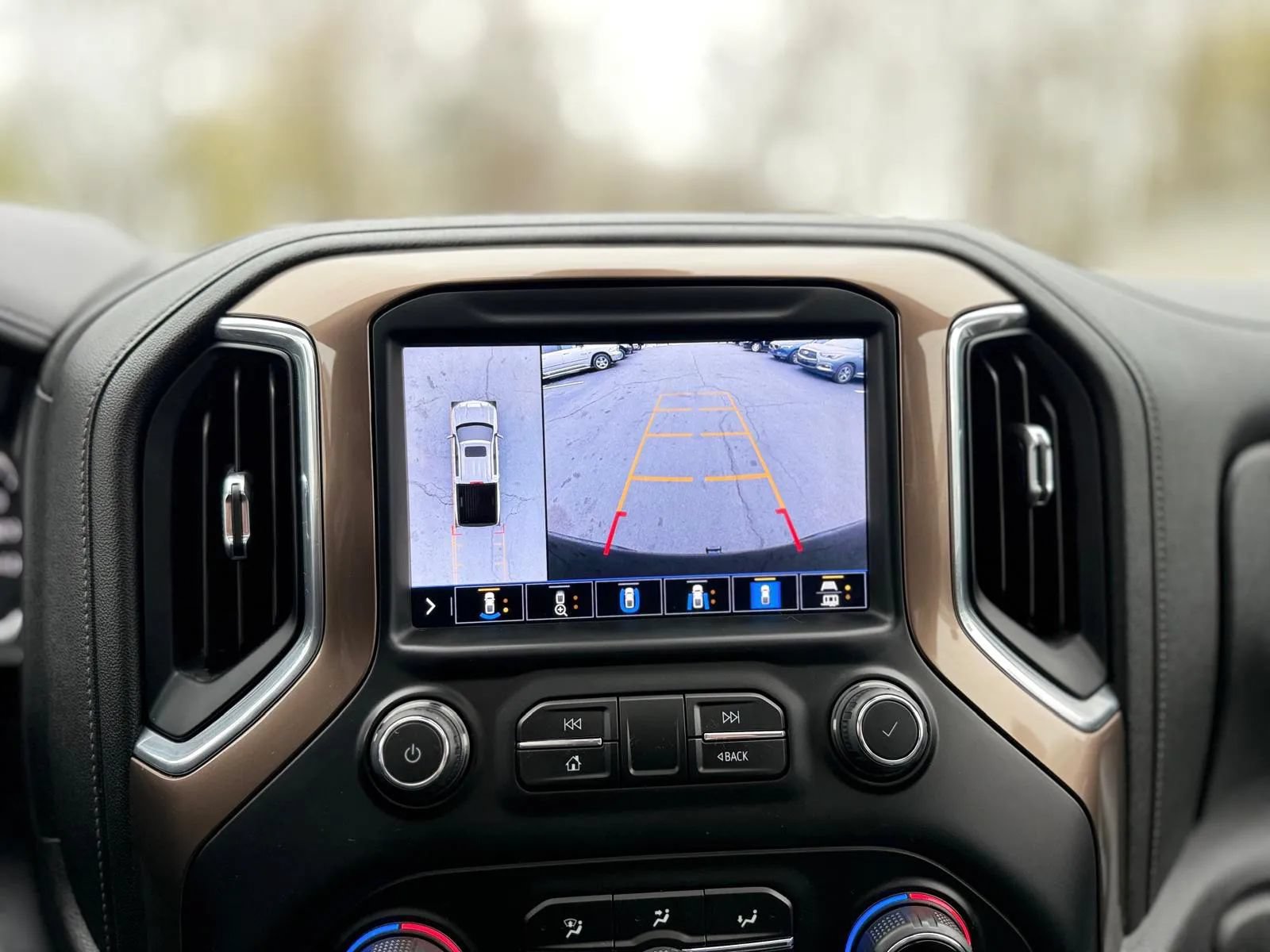 Used 2020 Chevrolet Silverado 1500 High Country w/ Technology Package AWD/4WD image 17
