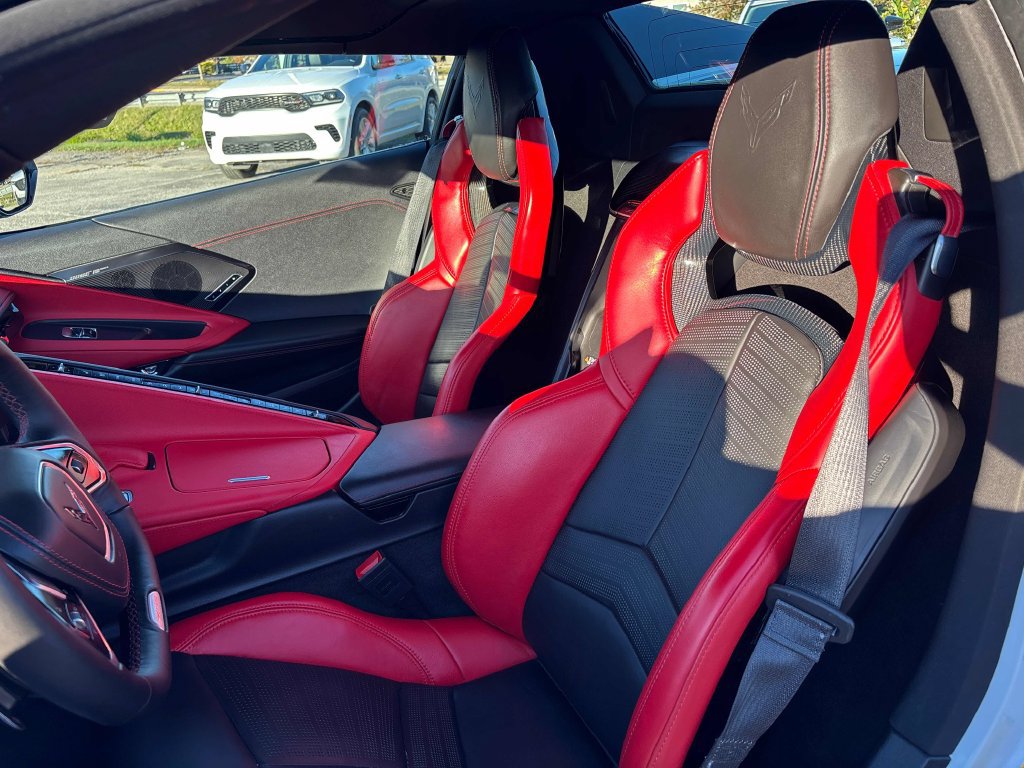 Used 2025 Chevrolet Corvette Z06 RWD image 9