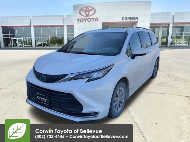 Used 2021 Toyota Sienna XLE w/ XLE Plus Package image 18