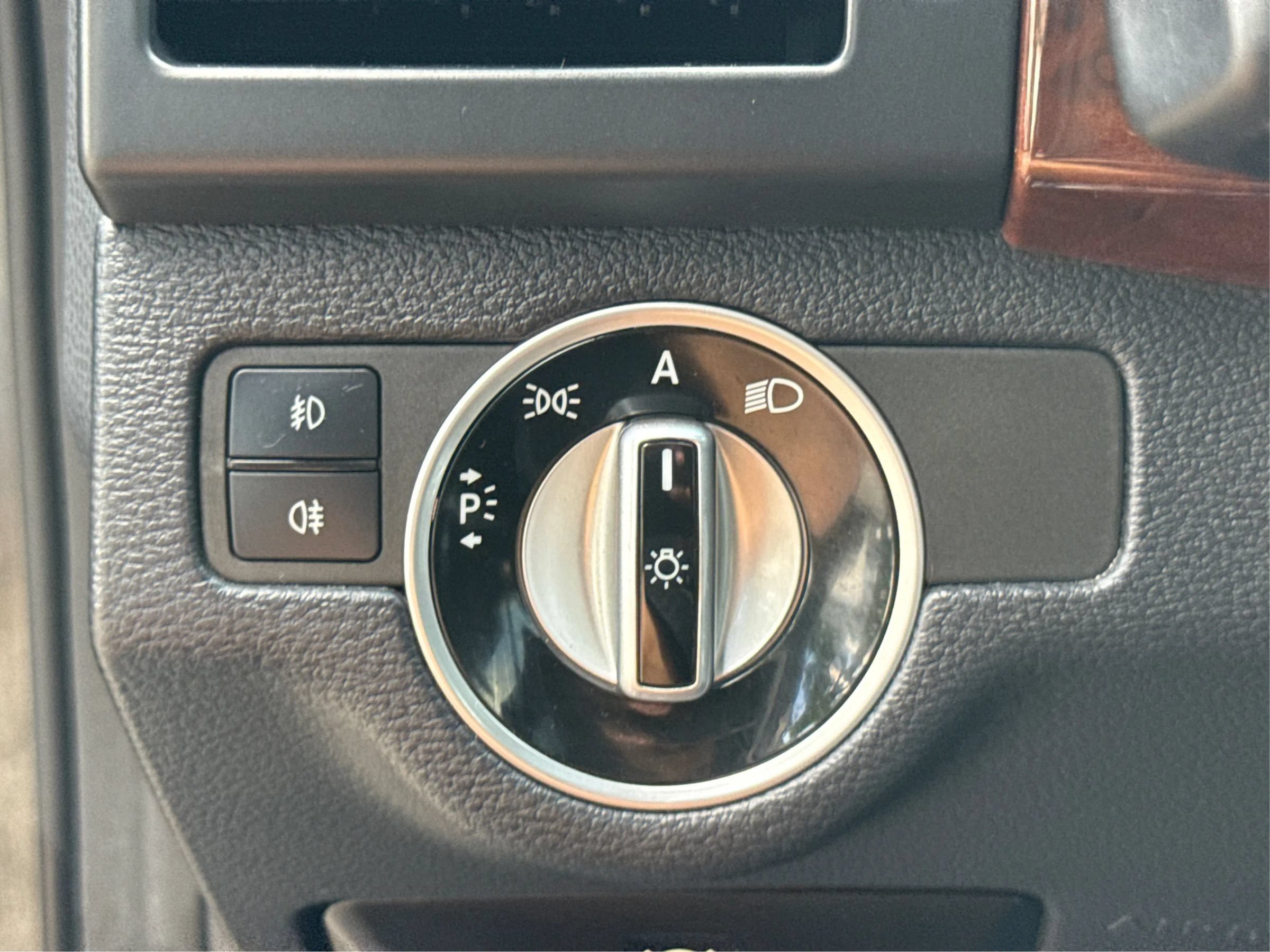 Used 2011 Mercedes-Benz GLK 350 4MATIC image 17