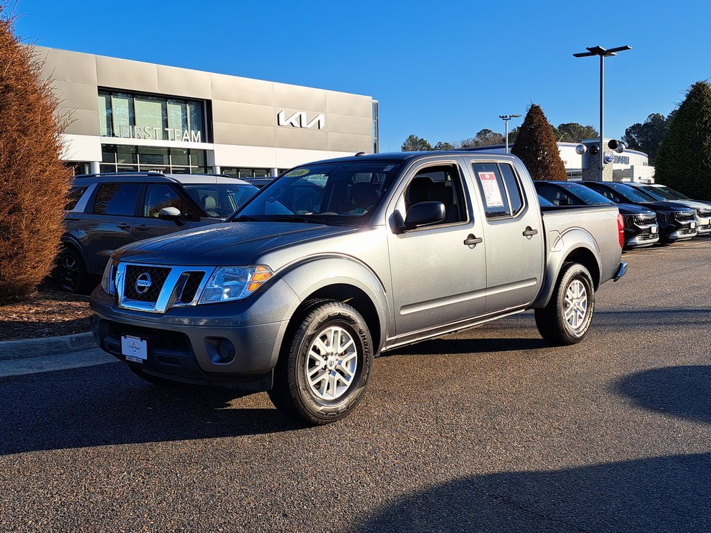 Used 2016 Nissan Frontier SV image 2