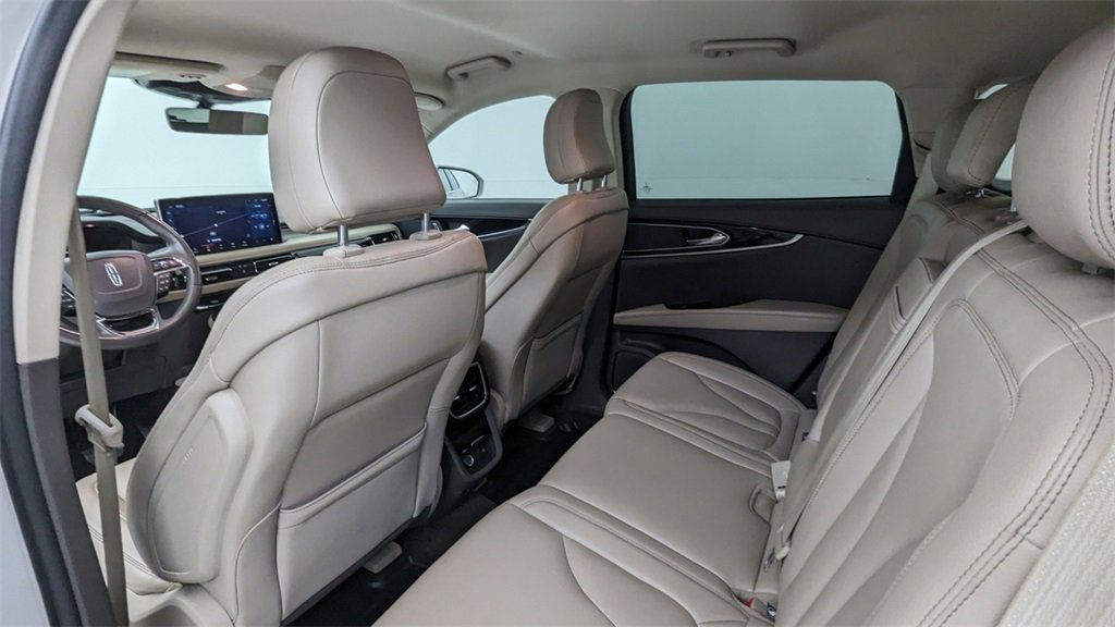 Used 2023 Lincoln Nautilus AWD w/ Premium Package image 32