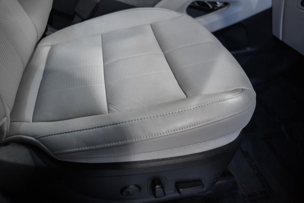 Used 2025 Kia Telluride EX w/ EX Captain's Chair Package AWD/4WD image 34