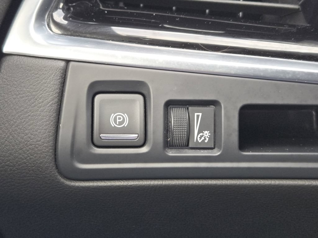 Used 2024 Cadillac XT6 Luxury w/ LPO, Floor Liner Package AWD/4WD image 17