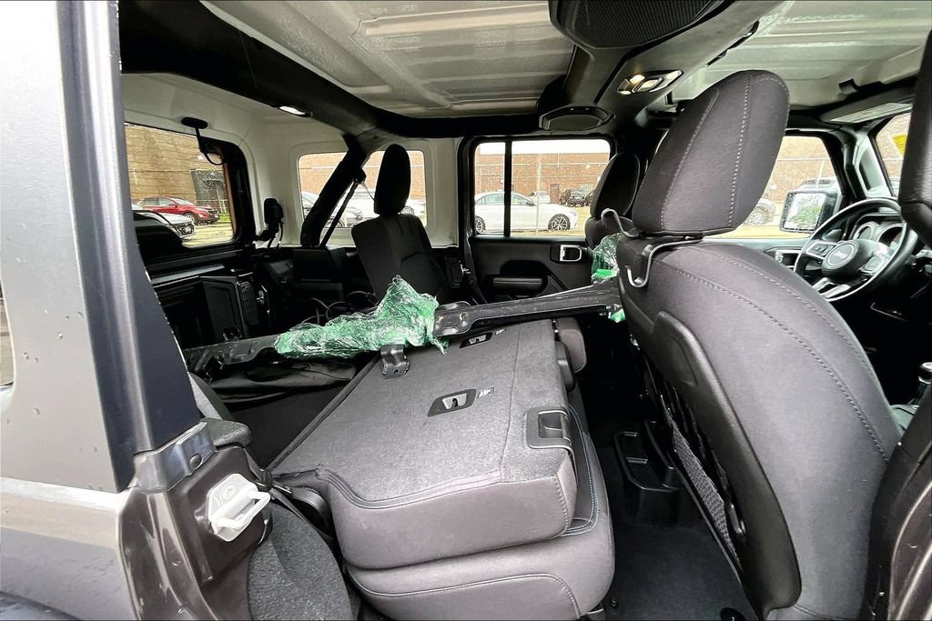 Used 2022 Jeep Wrangler Unlimited Rubicon 4xe w/ Cold Weather Group AWD/4WD image 25