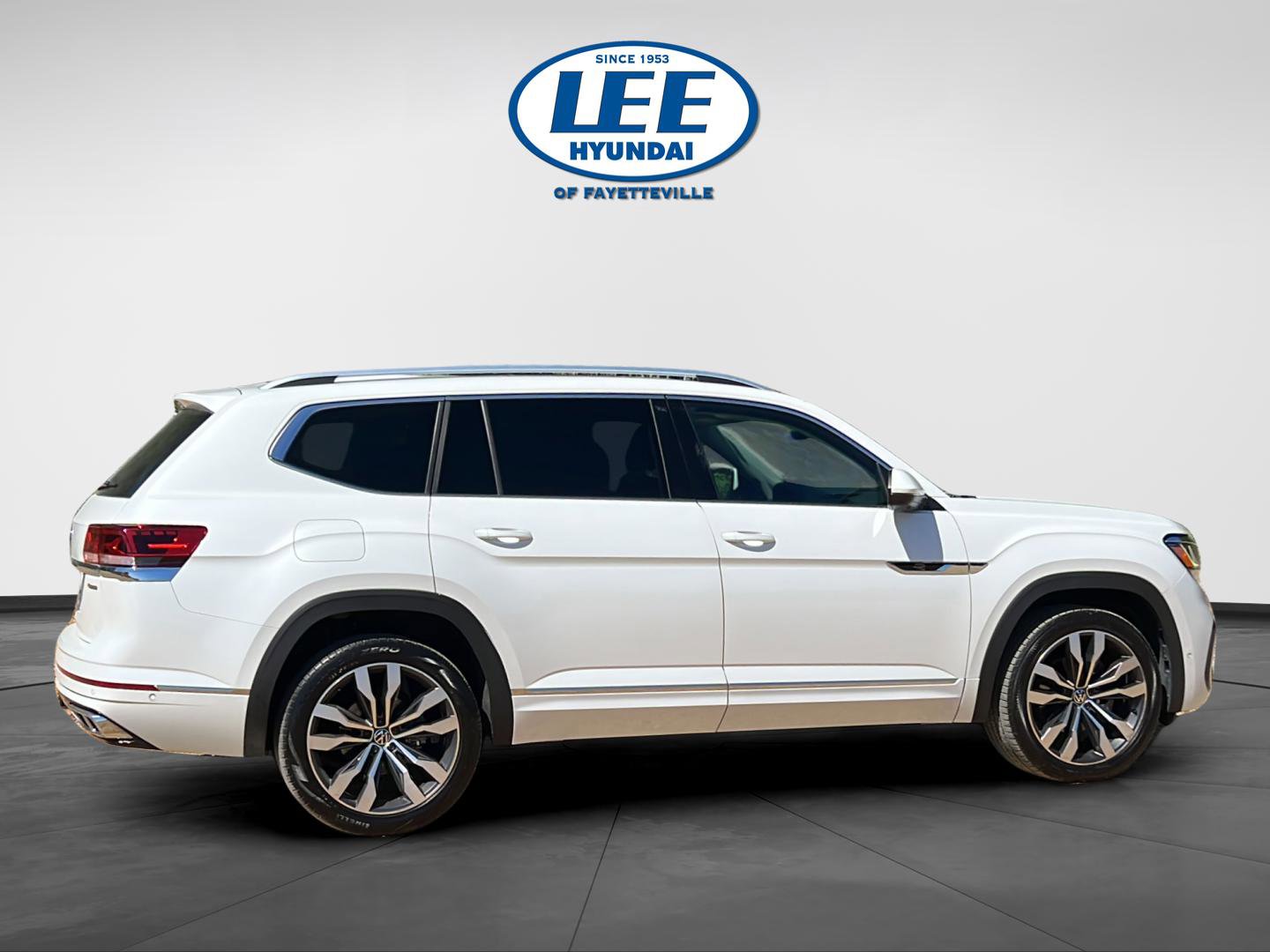 Used 2023 Volkswagen Atlas SEL Premium AWD/4WD image 2