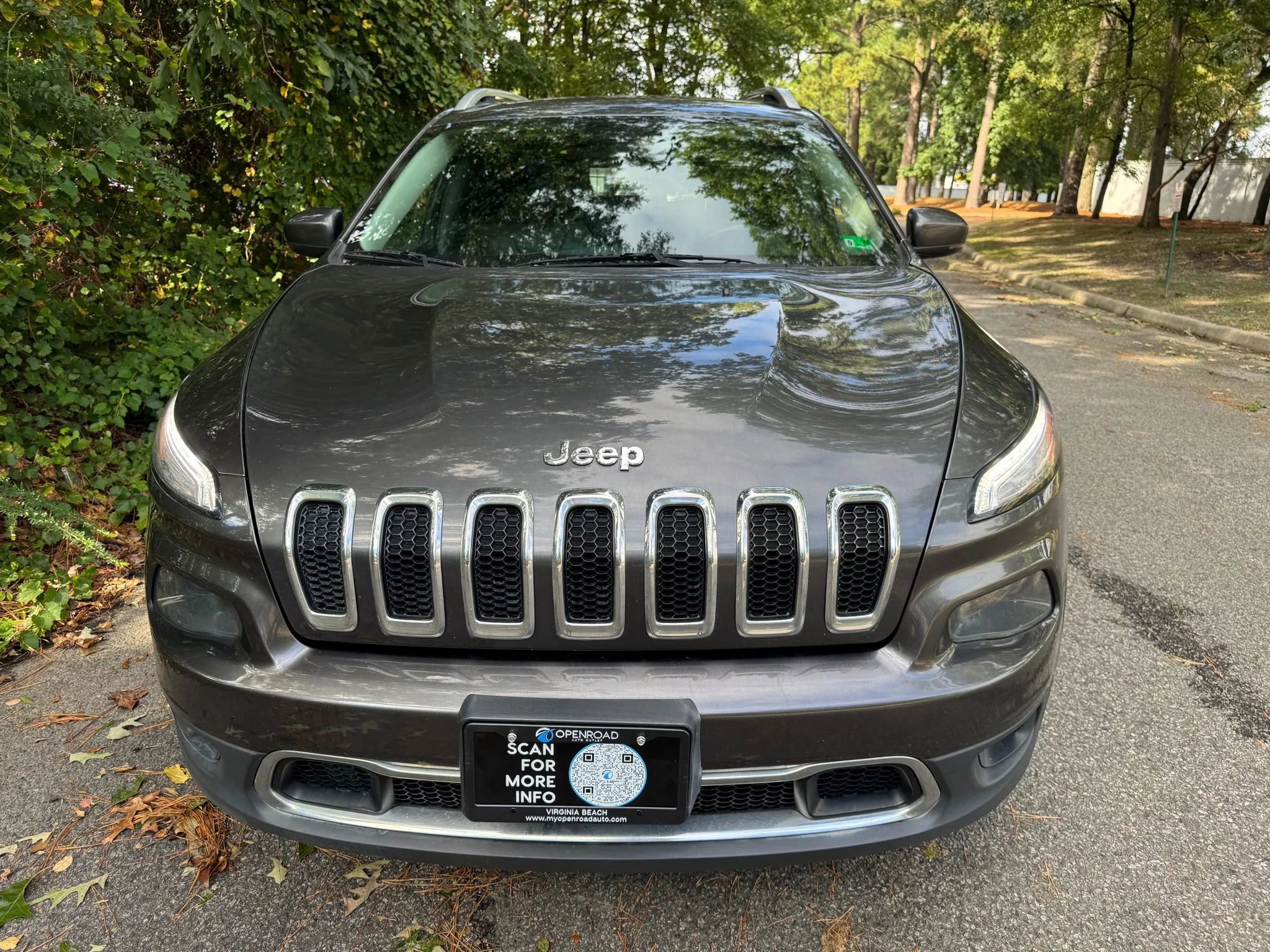 Used 2017 Jeep Cherokee Limited image 4