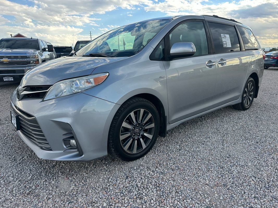 Used 2018 Toyota Sienna XLE w/ XLE Navigation Package AWD/4WD image 5