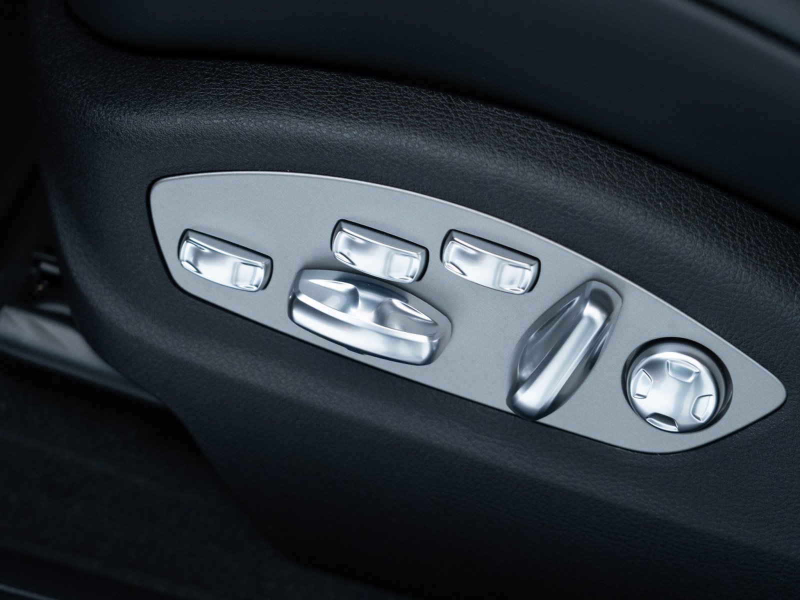 New 2026 Porsche Macan image 16