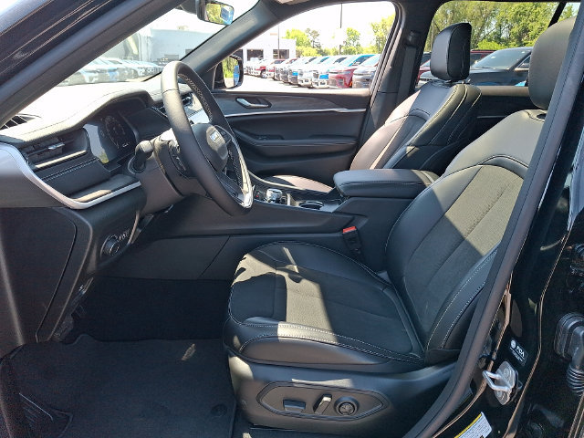 New 2026 Jeep Grand Cherokee Altitude AWD/4WD image 14