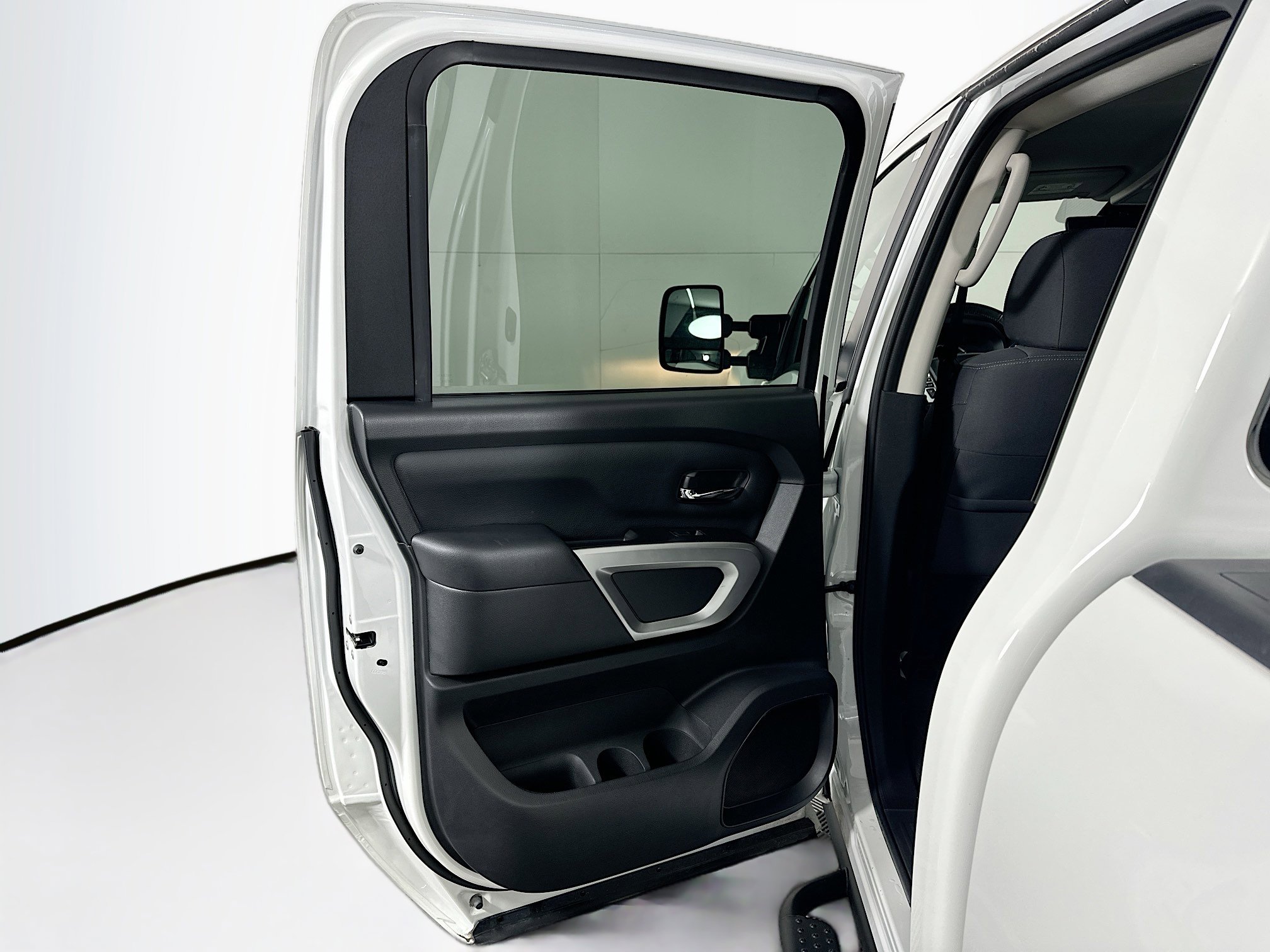 Used 2024 Nissan Titan SV w/ SV Convenience Package image 25