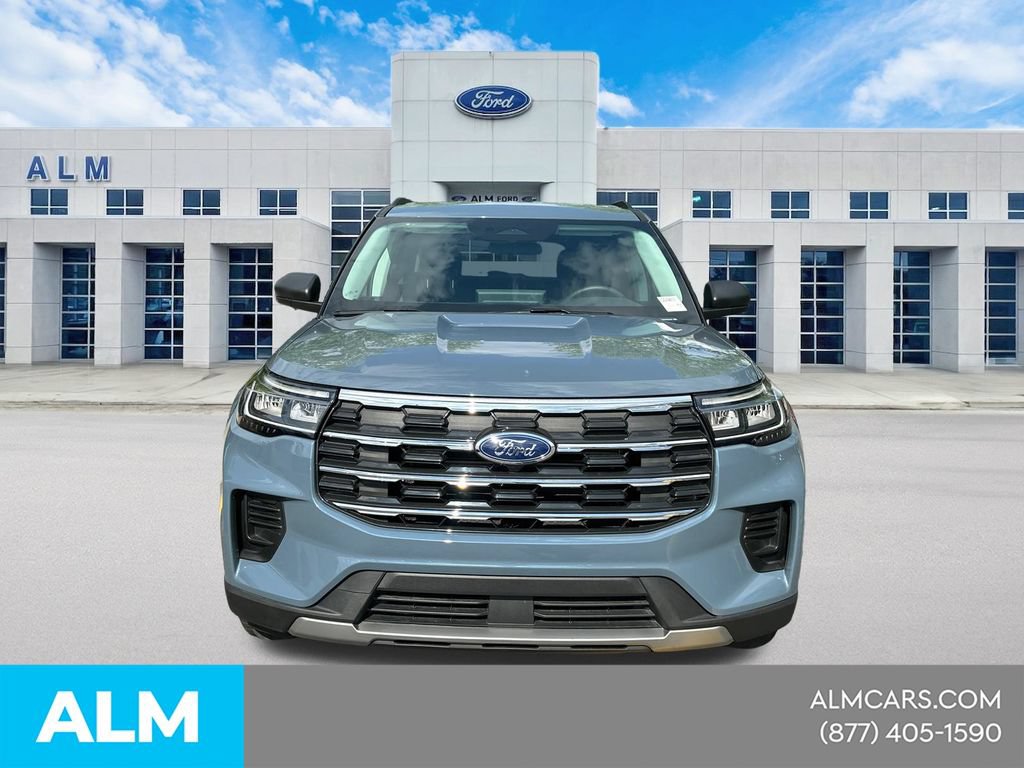 Used 2025 Ford Explorer Active AWD/4WD image 2
