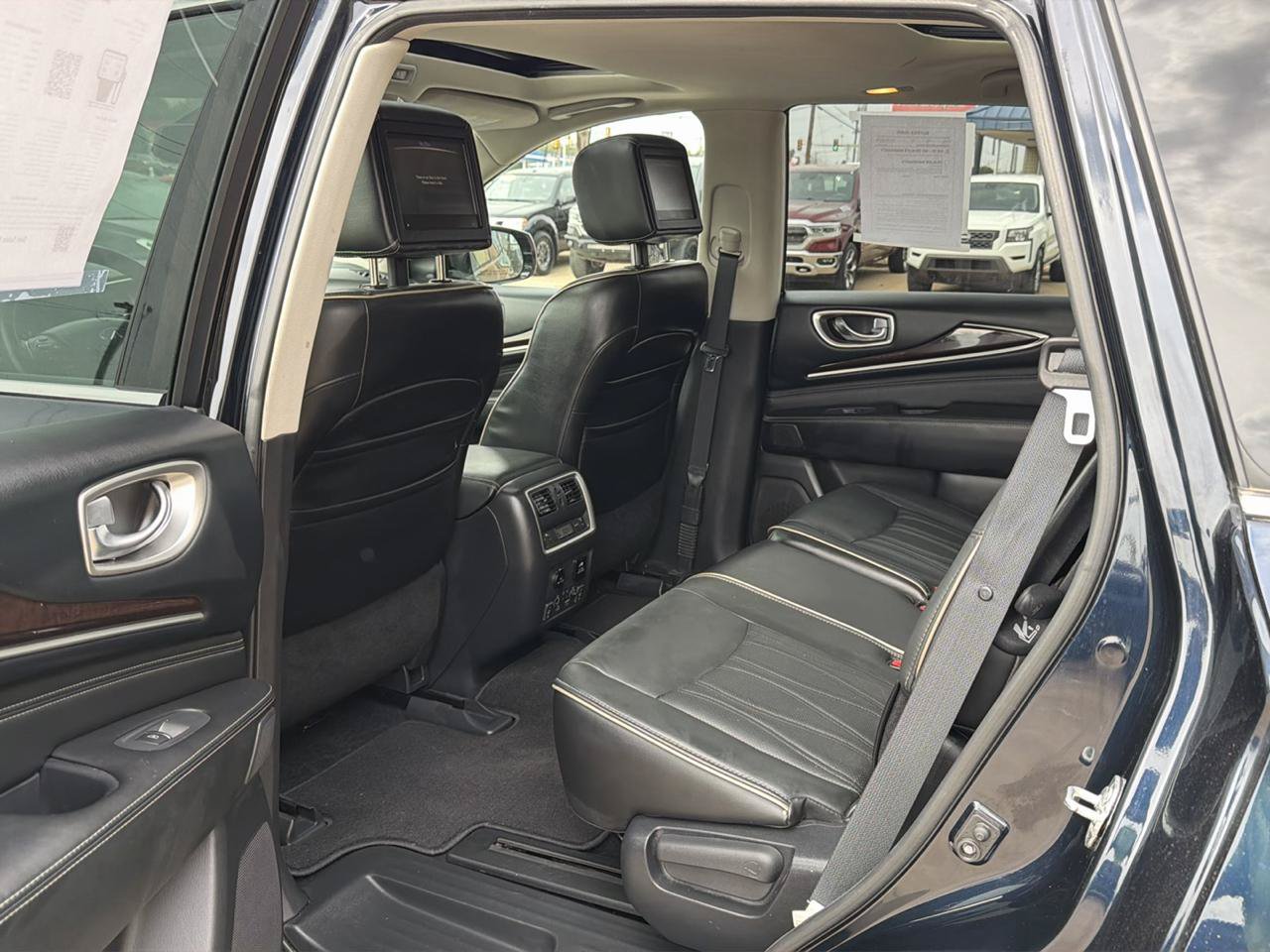 Used 2017 INFINITI QX60 Luxe w/ Deluxe Technology Package AWD/4WD image 33