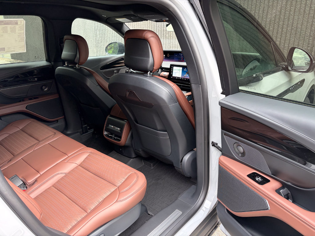 New 2026 Lincoln Nautilus Reserve w/ Jet Appearance Package AWD/4WD image 25