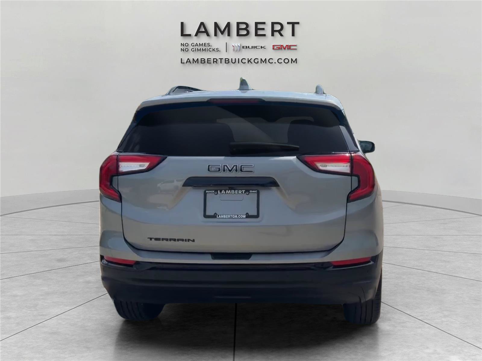 Used 2024 GMC Terrain SLE w/ Driver Convenience Package FWD image 4