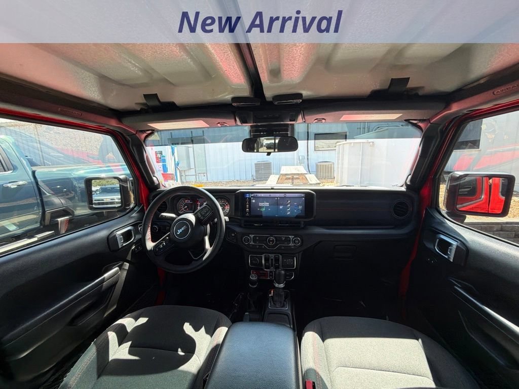 Used 2024 Jeep Wrangler Unlimited Rubicon AWD/4WD image 3