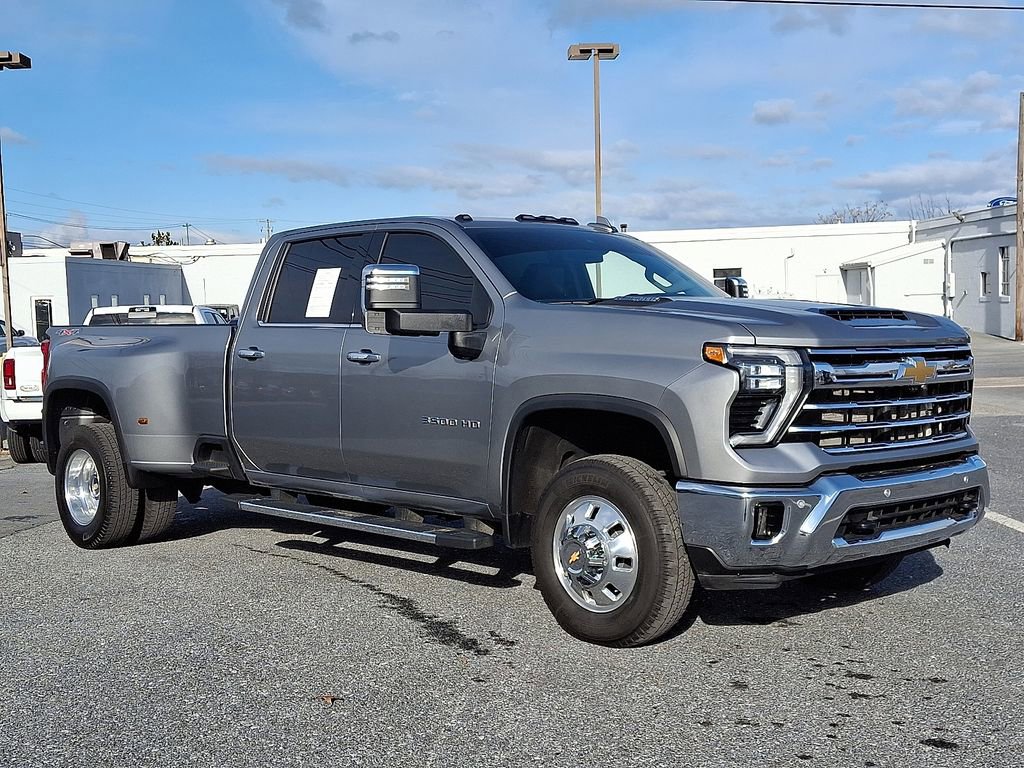 Used 2025 Chevrolet Silverado 3500 LTZ w/ LTZ Convenience Package image 2