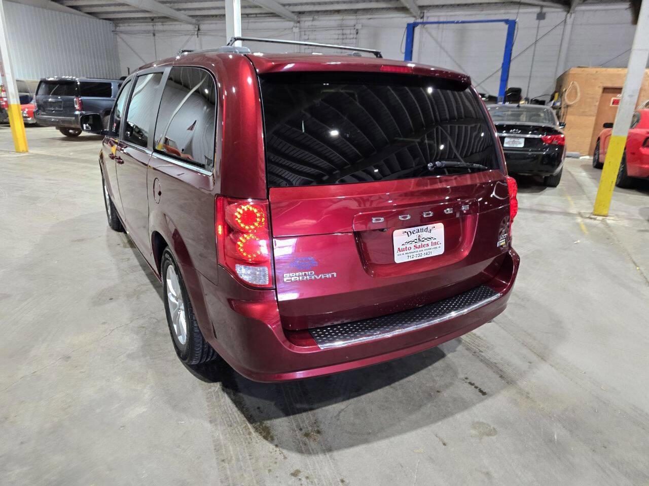 Used 2019 Dodge Grand Caravan SXT image 9