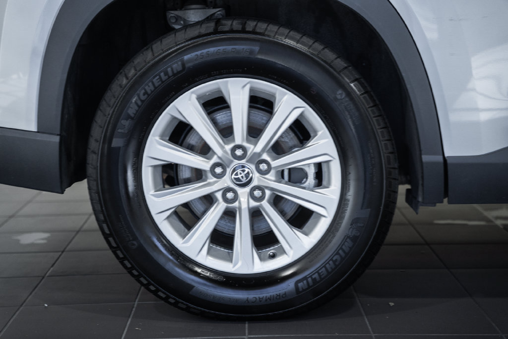 Used 2025 Toyota Grand Highlander AWD image 16