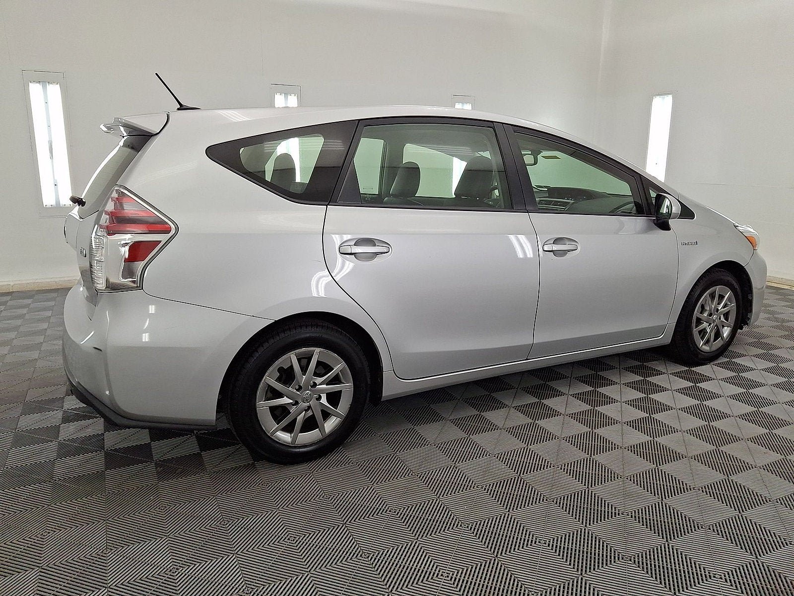 Used 2017 Toyota Prius V Four w/ Carpet Mat Package FWD image 18