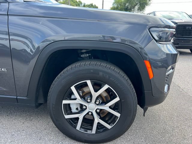 Used 2024 Jeep Grand Cherokee Limited AWD/4WD image 10